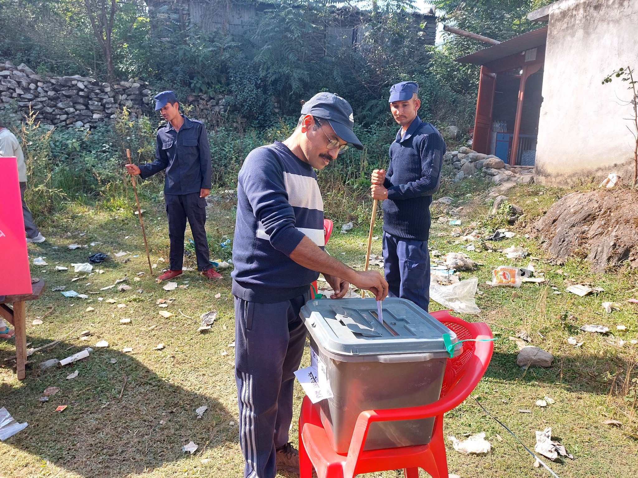 बैतडीको दोगडाकेदार र डिलाशैनीमा नमूना मतदान सम्पन्न 